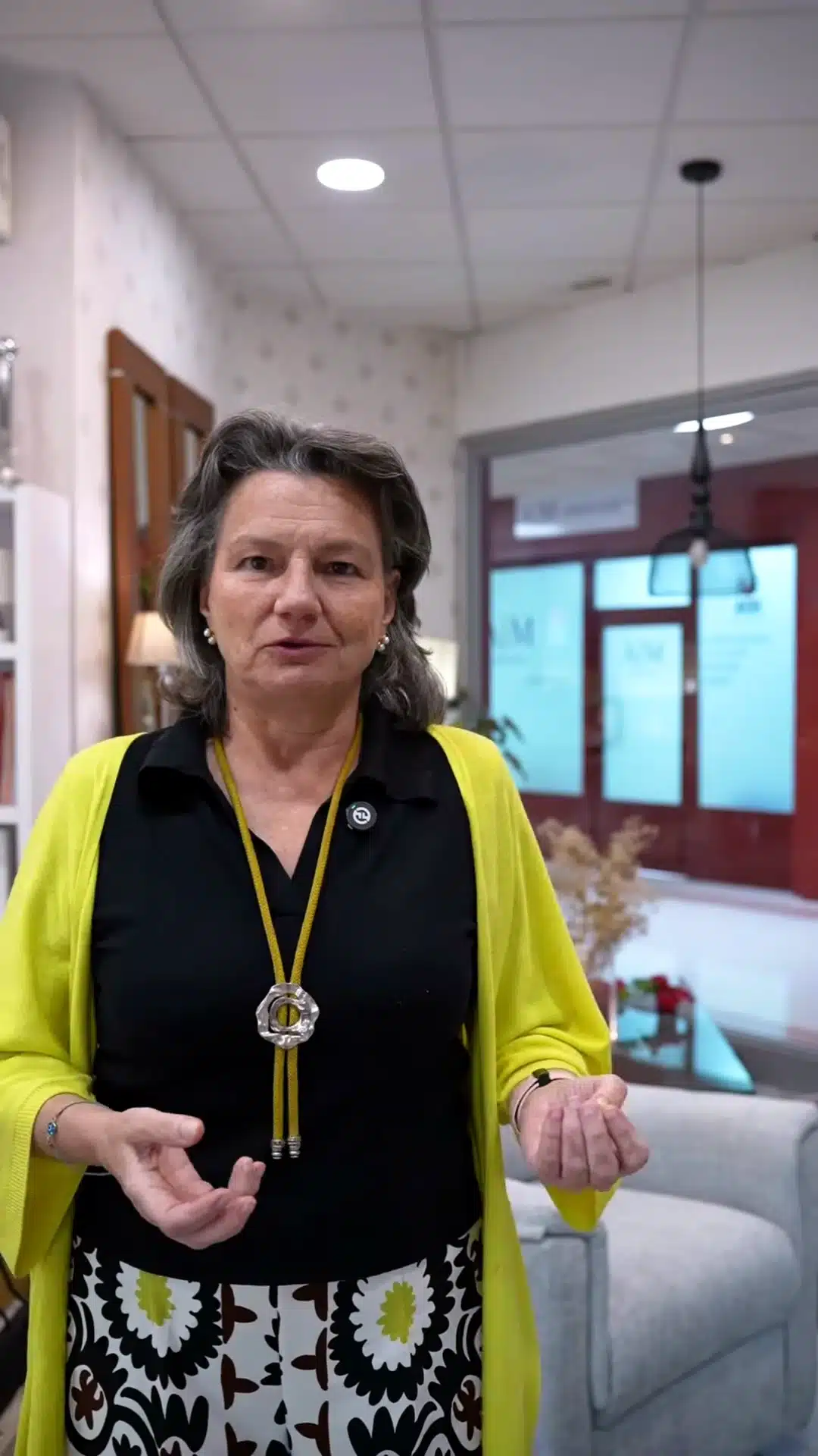 Almudena Madrid en su estudio y tienda de interiorismo en el C.C. El Portachuelo, Colmenar Viejo